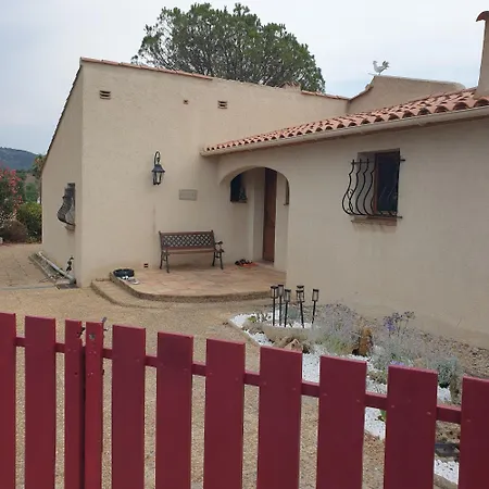 Дом отдыха Detached House With Garden